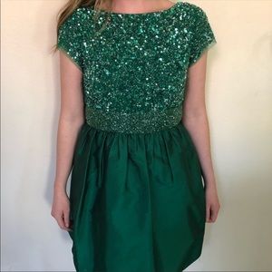 *Gorgeous green sequin dress